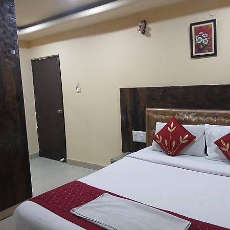 Blossoms Room Holiday Inn- Lakdikapul Хайдарабад Экстерьер фото