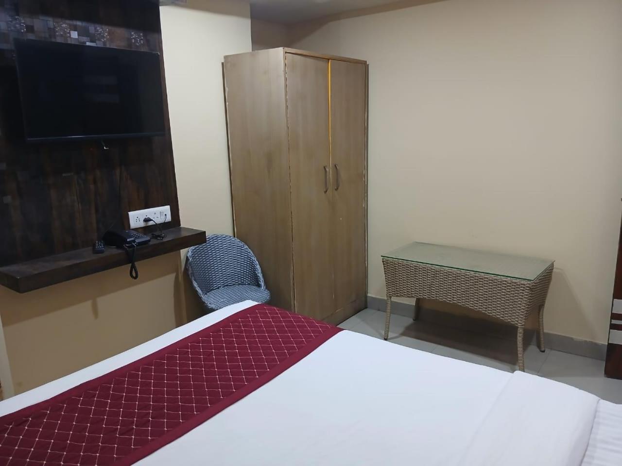 Blossoms Room Holiday Inn- Lakdikapul Хайдарабад Экстерьер фото