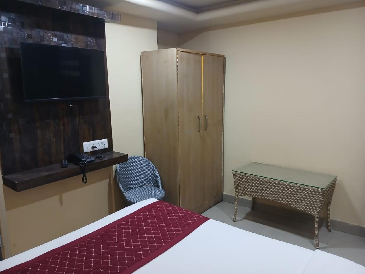 Blossoms Room Holiday Inn- Lakdikapul Хайдарабад Экстерьер фото