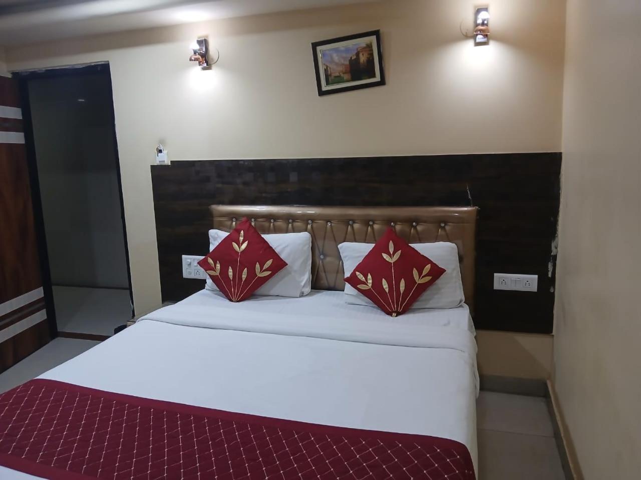 Blossoms Room Holiday Inn- Lakdikapul Хайдарабад Экстерьер фото