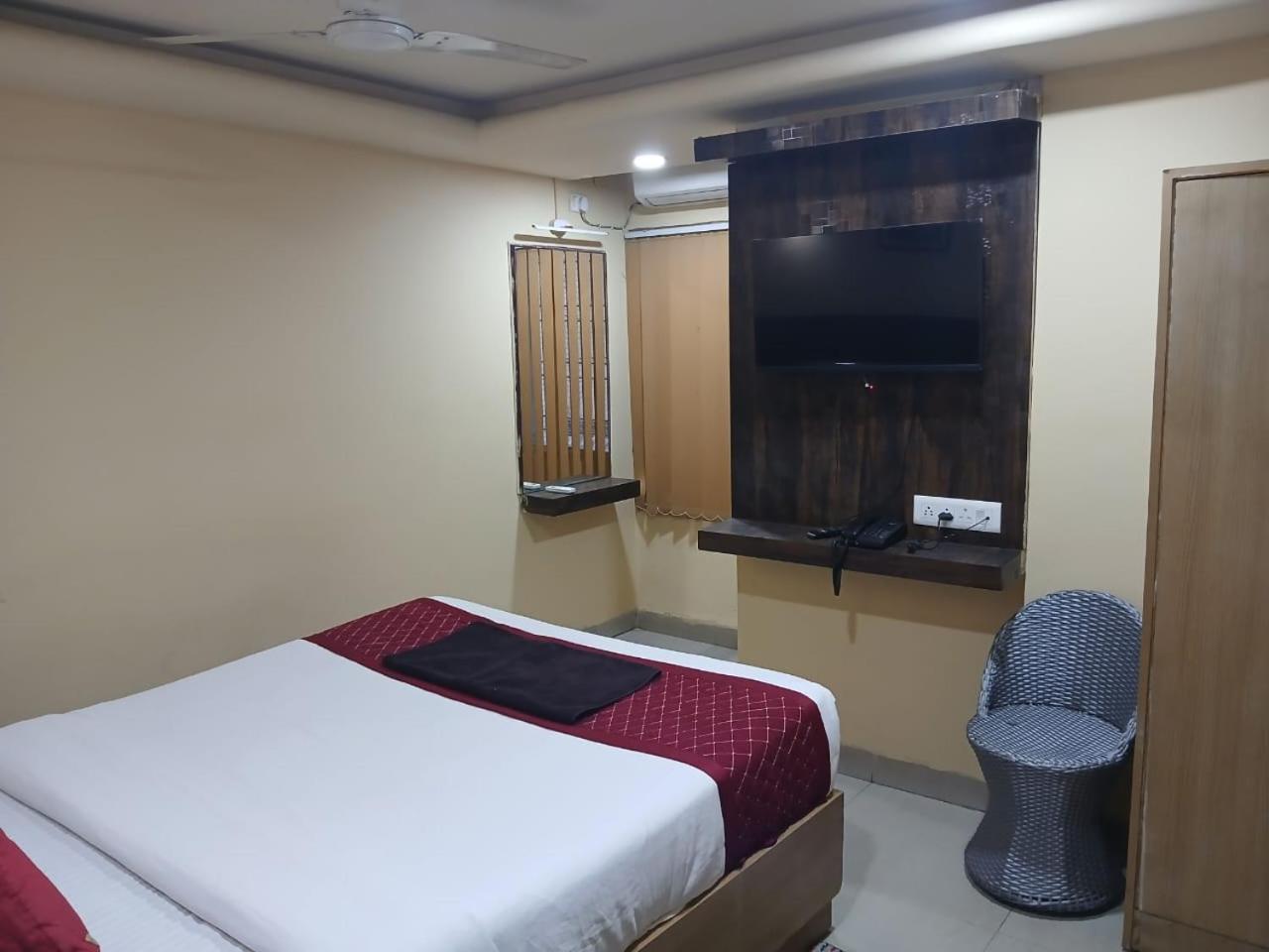 Blossoms Room Holiday Inn- Lakdikapul Хайдарабад Экстерьер фото