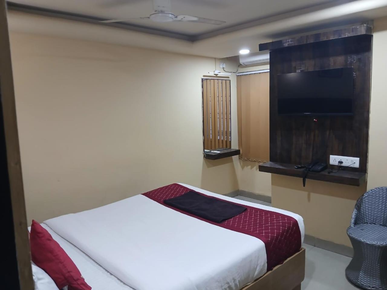 Blossoms Room Holiday Inn- Lakdikapul Хайдарабад Экстерьер фото